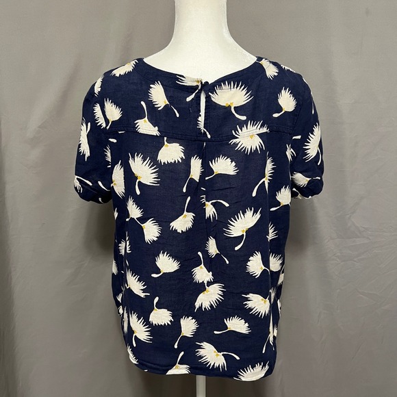 Old Navy Linen Blend Navy Floral Print Top Short Sleeve Beach Blouse‎ Size M - Picture 2 of 6